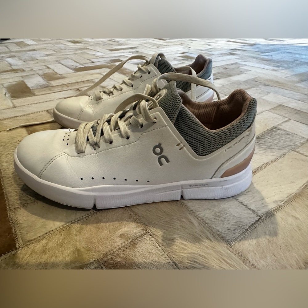 On Running Rodger Federer On Cloud “tennis” style shoe
